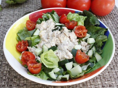 Salad cá ngừ dễ làm dễ ăn